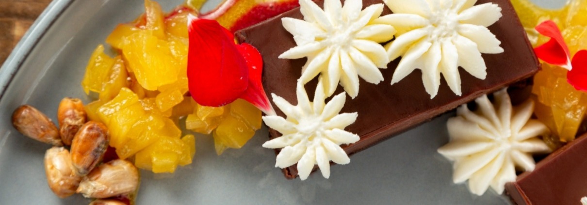 Tio Lucho's new dessert, with chocolate and nuts